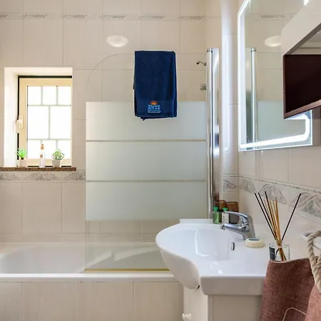 Pedra Dos Bicos By Intiholidays